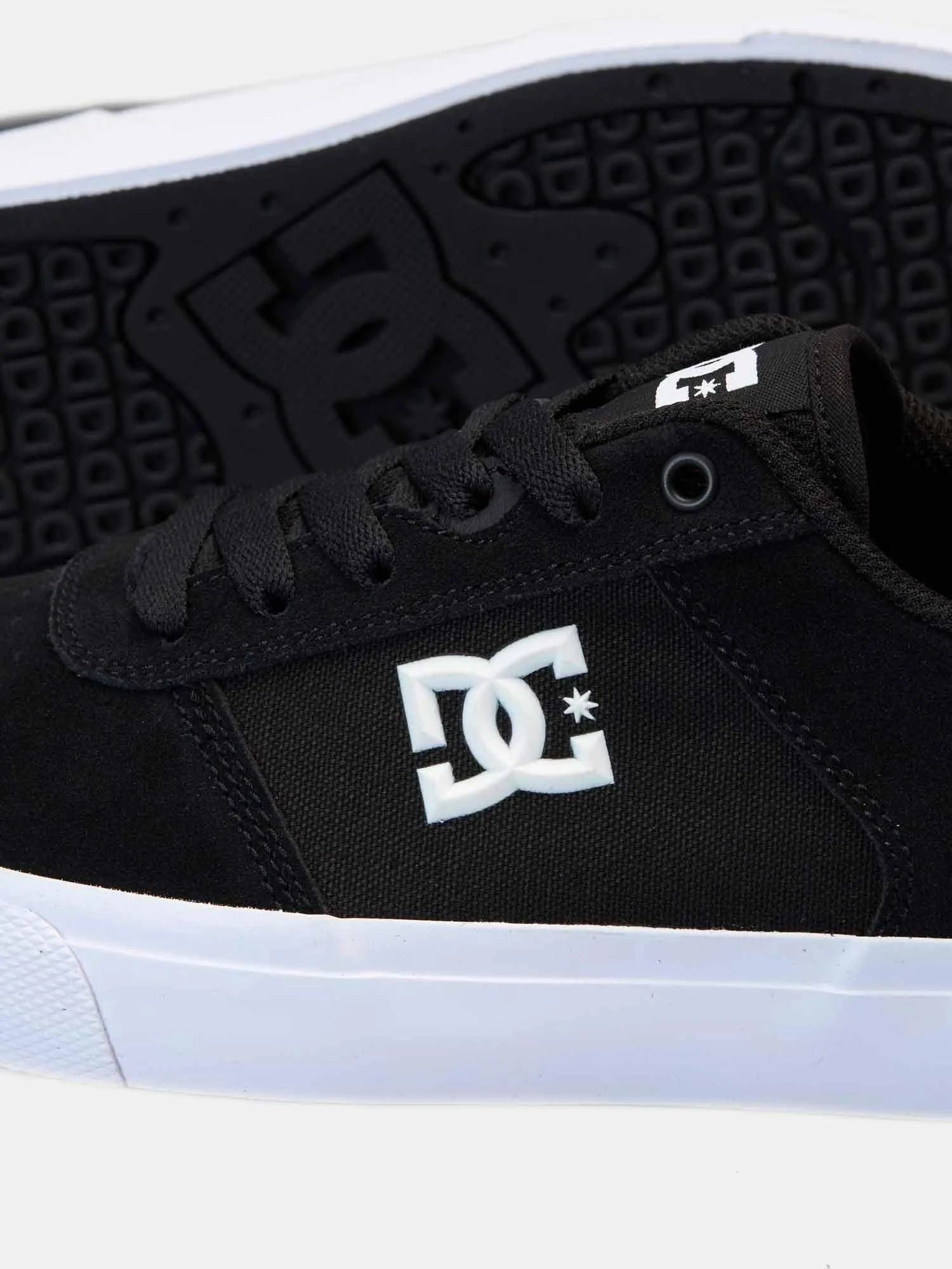 DC Teknic - Black / White