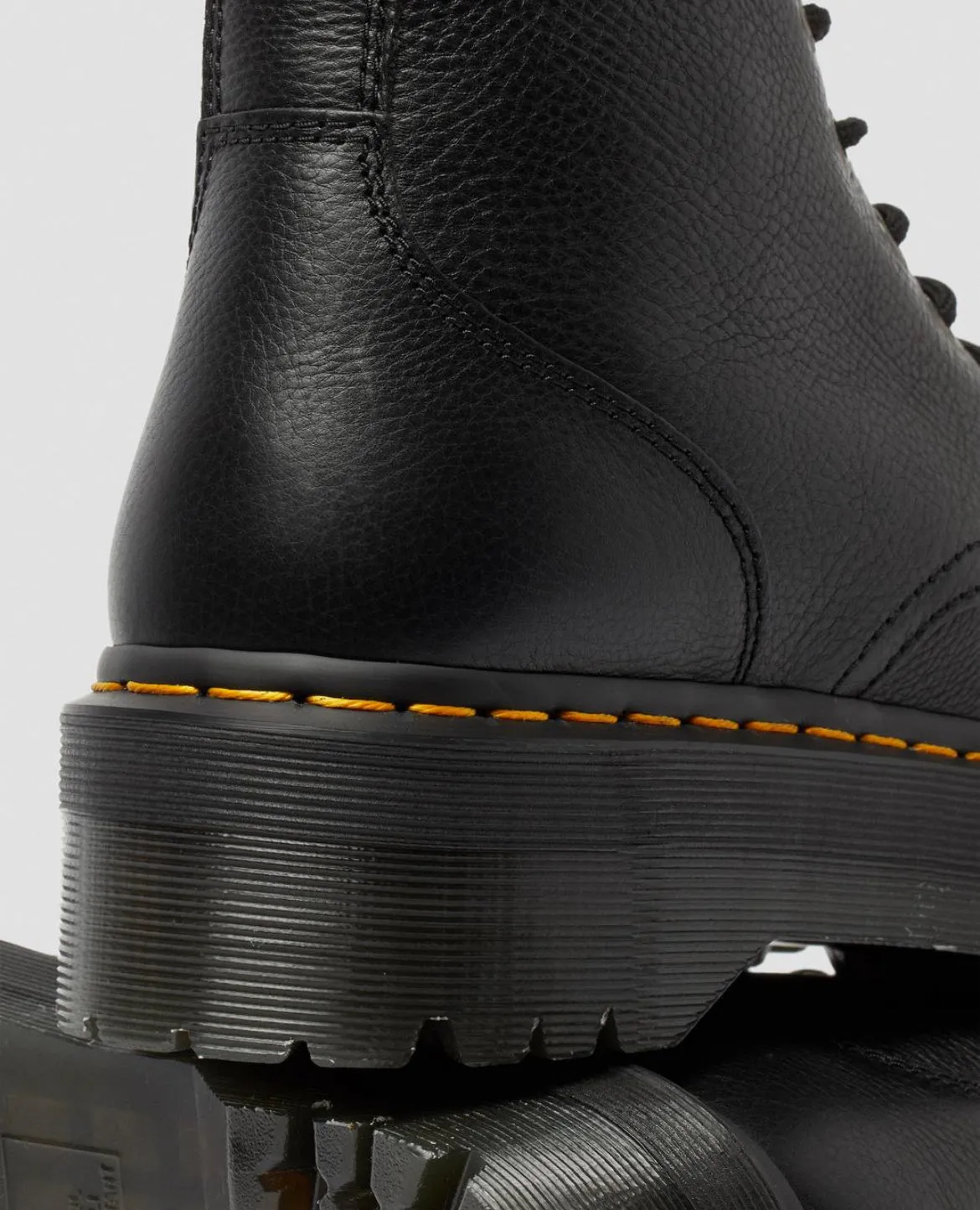 Dr.Martens Jadon III Black Pisa Plateau 26378001