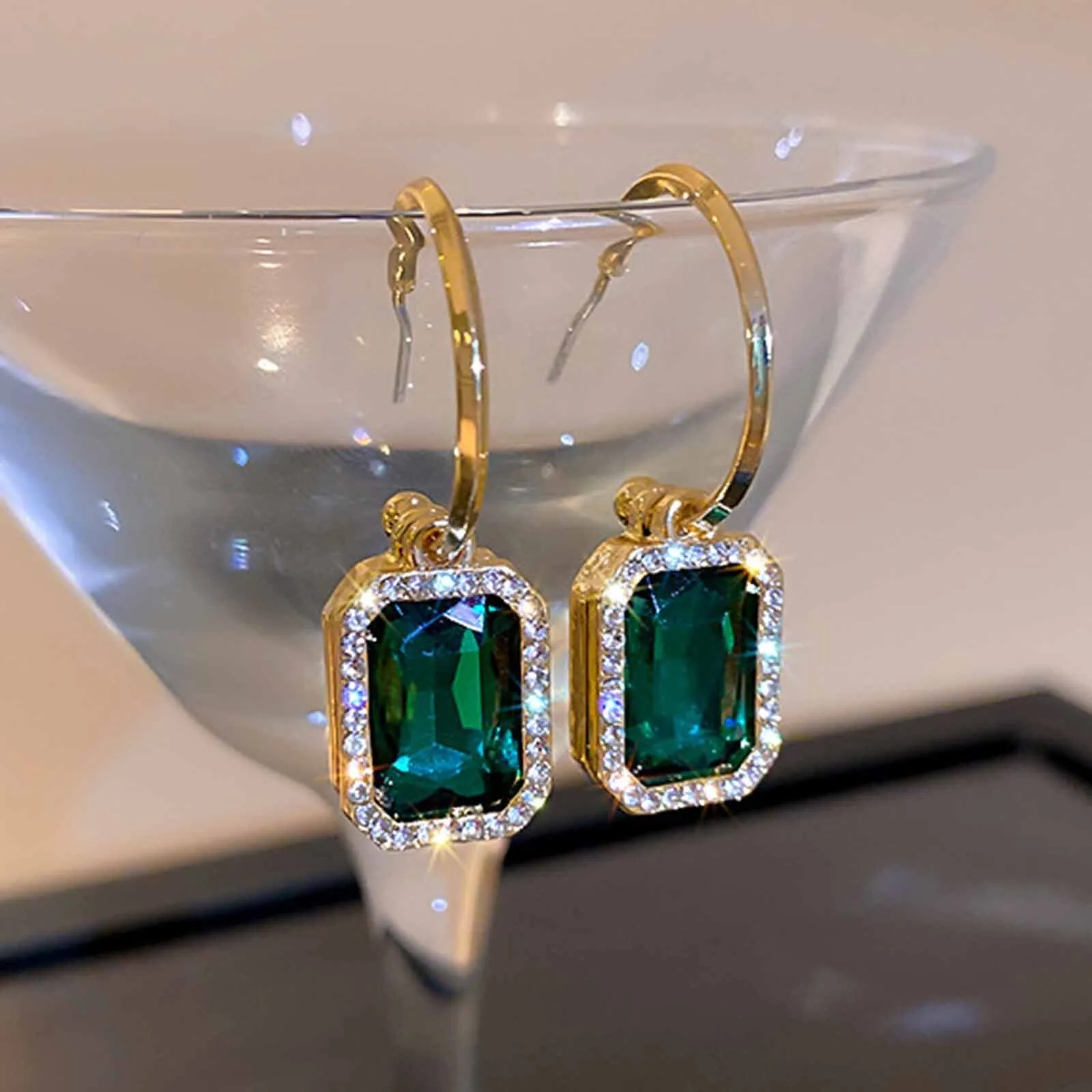 Luxury Exquisite Emerald Earrings