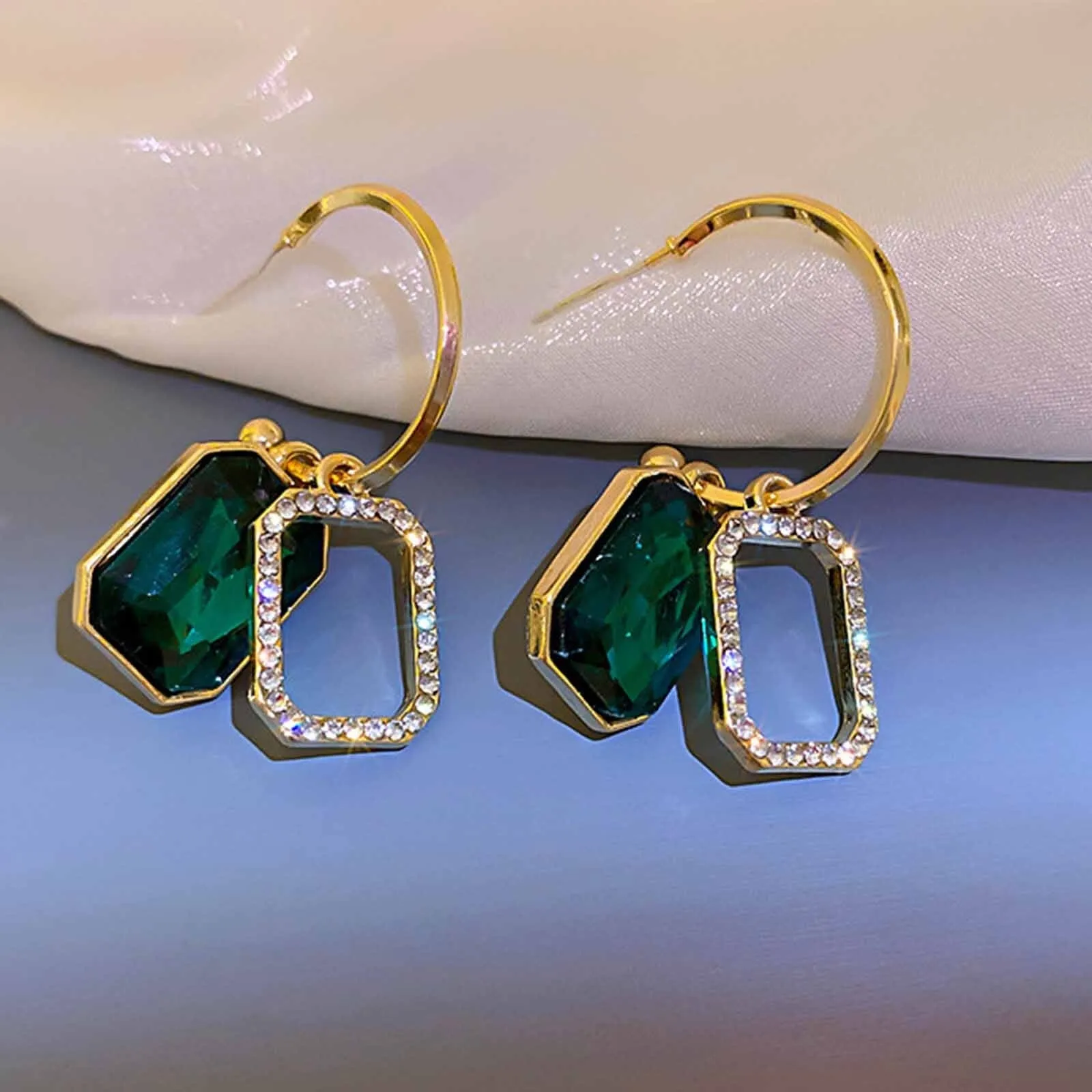 Luxury Exquisite Emerald Earrings