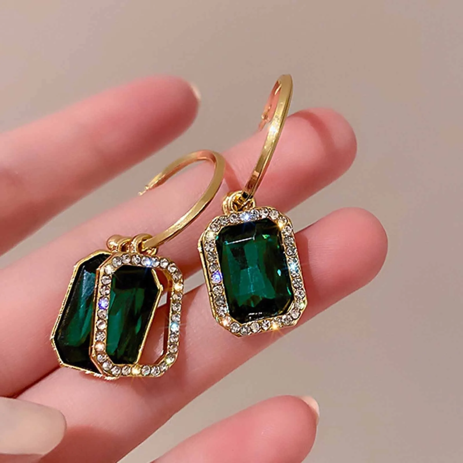 Luxury Exquisite Emerald Earrings